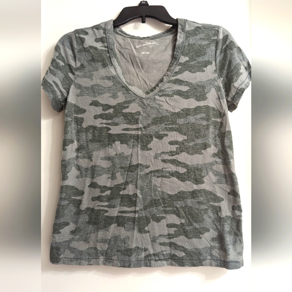Universal Thread V-Neck Camo Tee